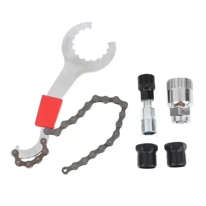 Kit d'outils de réparation de vélo avec accessoires complets, comprenant un extracteur de manivelle, un fouet à chaîne et une clé à pédale, pour la réparation de vélos de montagne et de route.