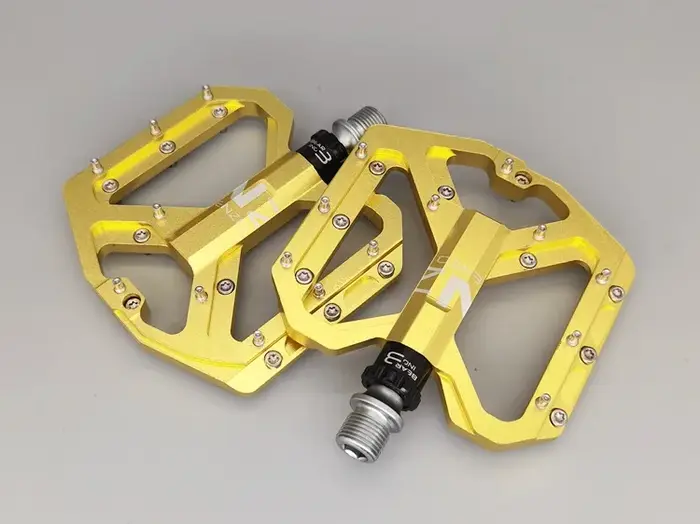Nouvelles pédales de VTT pédale vtt vélo en aluminium plate-forme large pédales plates 9/16 "pédales de vélo à roulement scellé