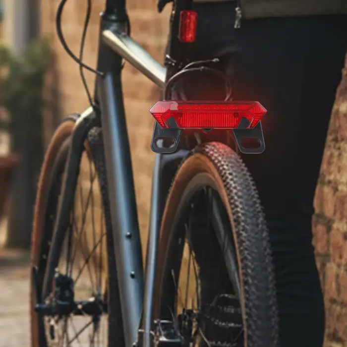 Feu arrière de vélo électrique pour conditions de faible luminosité