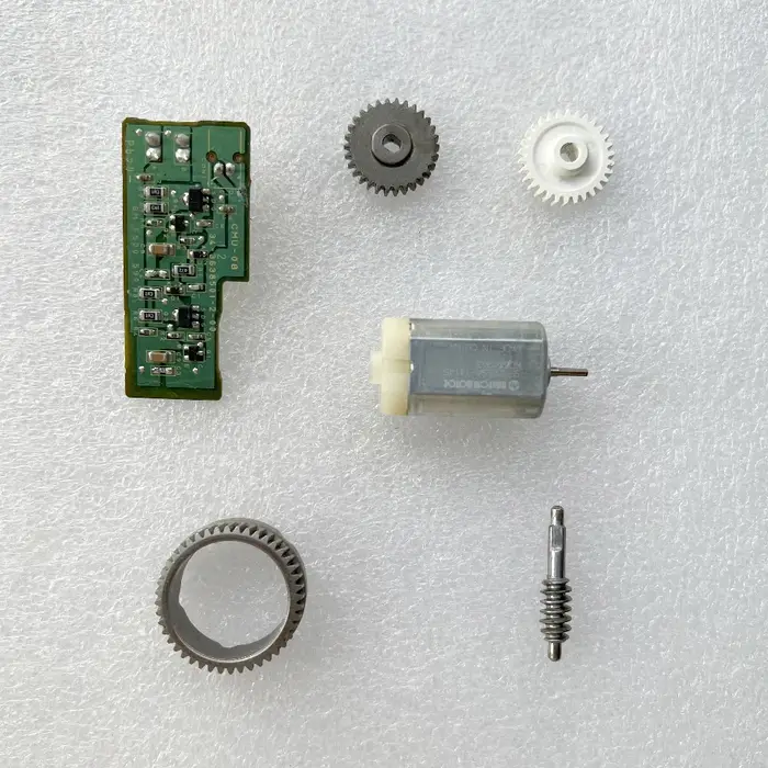 Le moteur se pliant de miroir latéral de porte de 30 dents possède la carte de circuit imprimé d'engrenage en métal de moteur de miroir pour Mazda 3 Bl 2.0 M3 CX-5 CX-7 CX-4 la voiture