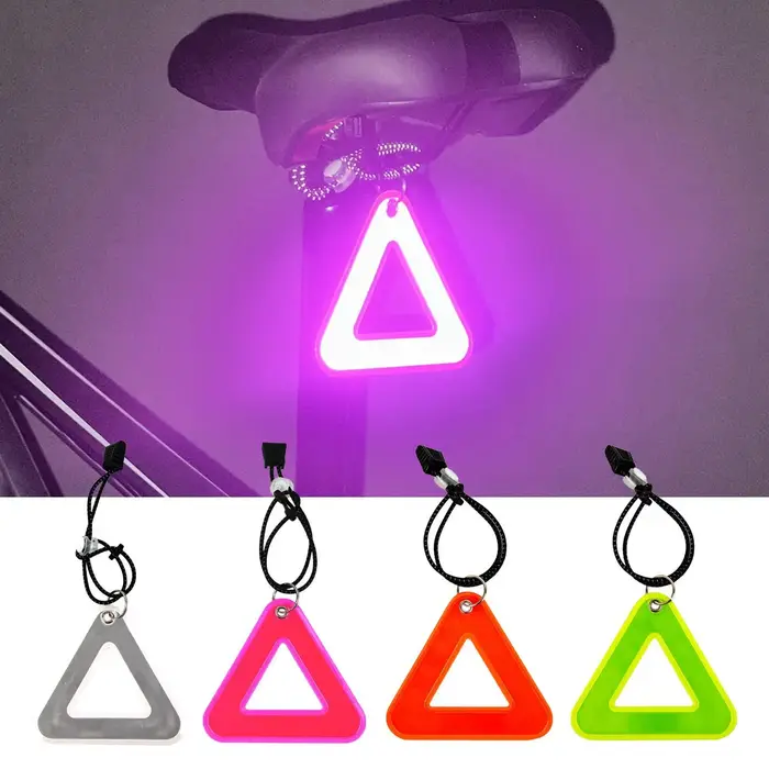 Panneaux réfléchissants triangulaires