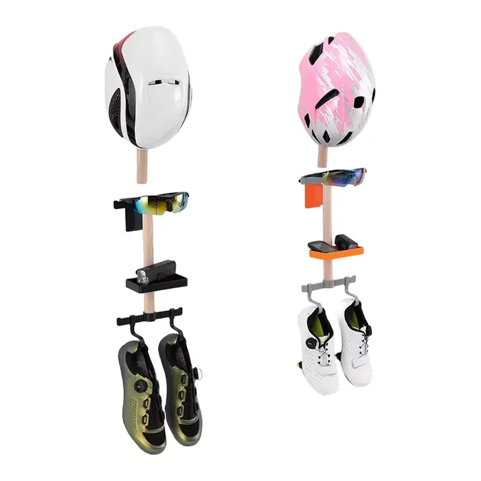 Solution de rangement de vélo mural gain de place avec barre en bois de hêtre lisse et placement d'accessoires personnalisable