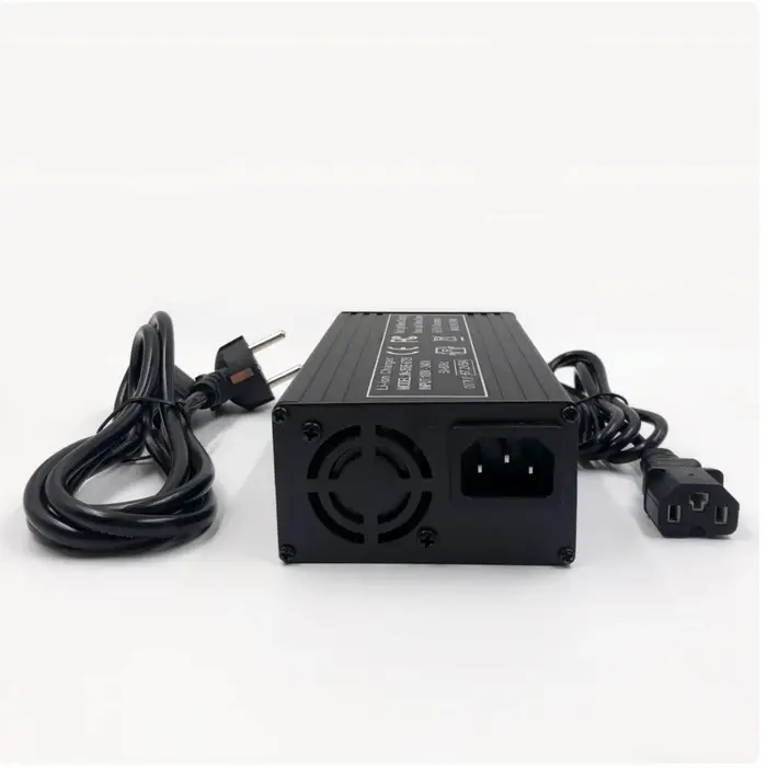 Chargeur rapide 60V 67.2V/5A pour vélo électrique 16S 60V, chargeur de batterie au lithium, connecteur IEC/PC, forte Dissipation thermique