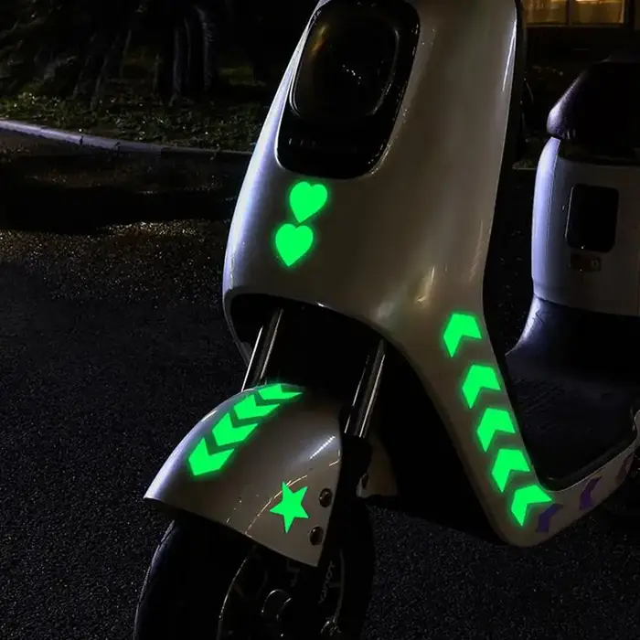 Autocollants réfléchissants pour vélo en PVC avec formes de cœurs et étoiles pour roues et cadre haute visibilité nocturne blanc noir rouge