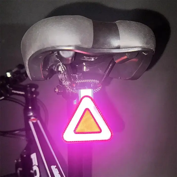 Panneaux réfléchissants triangulaires pour vélo, pendentif d'avertissement de sécurité, patch réfléchissant pour la conduite nocturne, étiquette réfléchissante portable