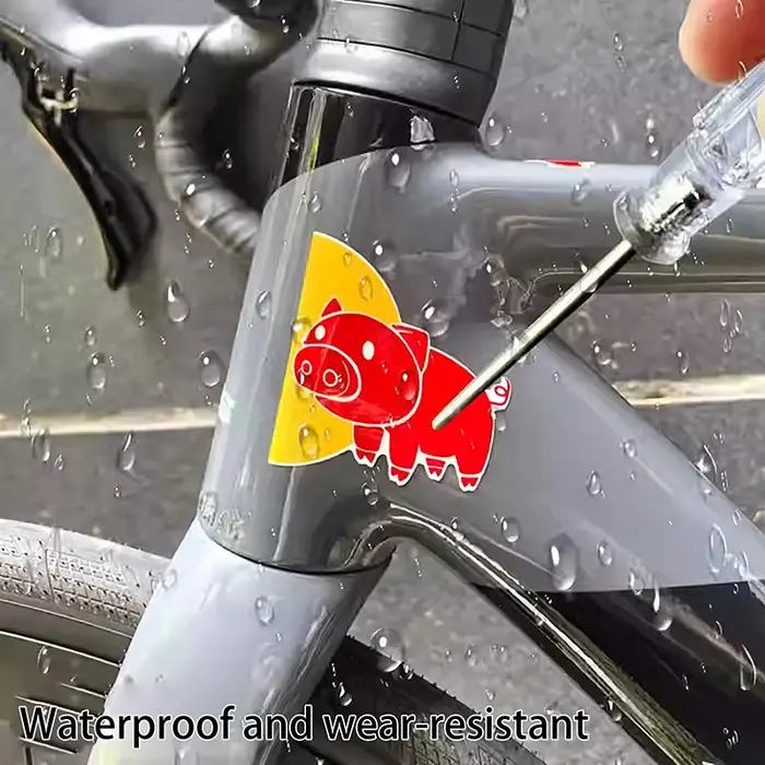 Autocollants décoratifs cochon rouge imperméables pour tube de tête de vélo moto électrique et casque personnalisable en plusieurs couleurs