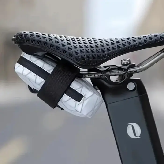 Mini sac de selle de vélo en polyster léger et robuste pour cyclisme de route et transport d'outils essentiels en noir ou blanc