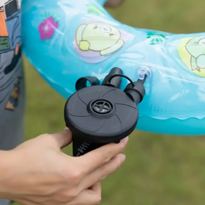 Pompe à air électrique portable avec plusieurs buses pour une utilisation rapide