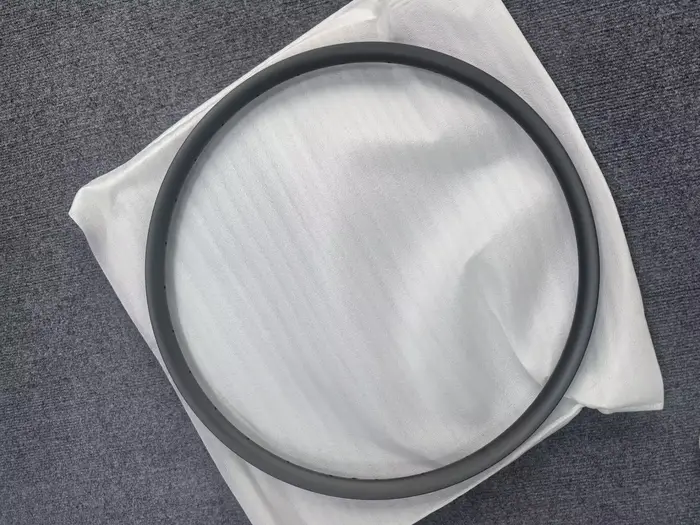 Jantes Carbonbeam neuves, seulement 270g, profondeur asymétrique 23mm, largeur 28mm, 30mm, 32mm, 29e