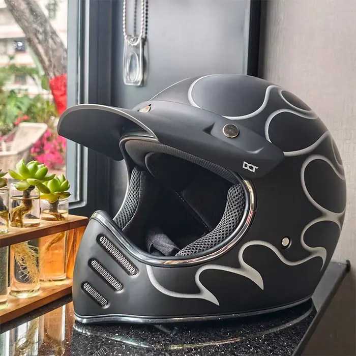 Casque de moto rétro complet
