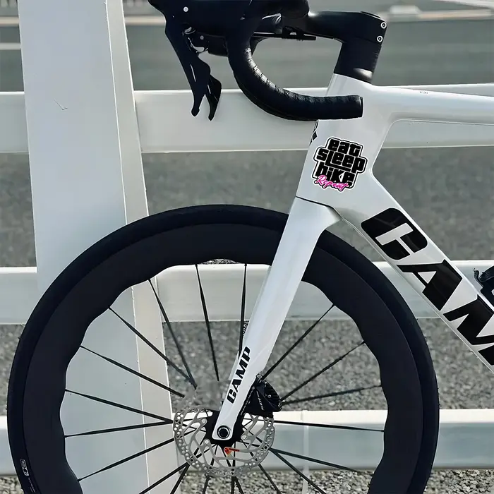 Autocollants de vélo personnalisés Eat Sleep Bike en plastique résistant aux UV pour casque et équipement de protection extérieur multicouleurs