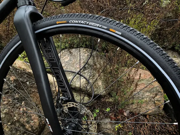 Pointes Cloutées pour Vélo de Neige