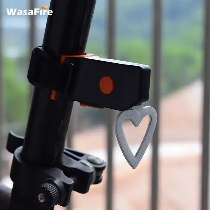 Feu arrière de vélo en forme de cœur
