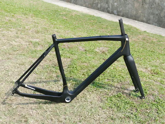 ** Nouveau cadre de gravier et fourche à montage plat pour vélo