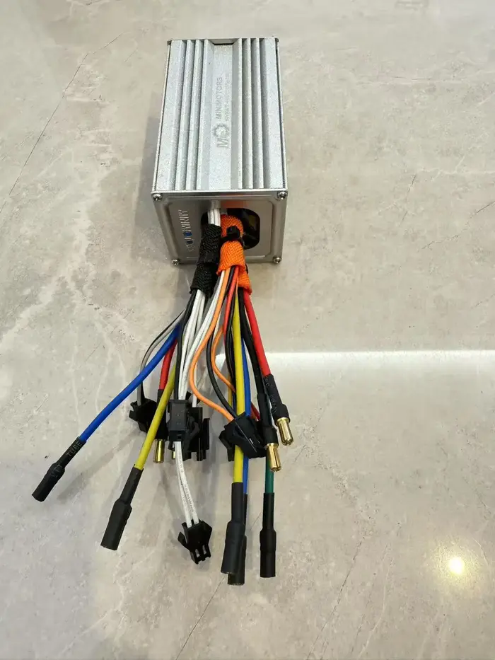 Contrôleur 60V 30A * 2 pour pièces de rechange de scooter électrique à double moteur Dualtron victor