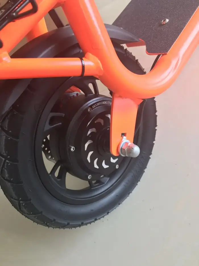 Roue arrière de Scooter de moteur de moyeu sans engrenage sans brosse de 12 pouces avec pneu 36V350W 48V500W