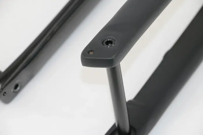 Date 700C Cyclocross voyage gravier vélo de route UD plein en Fiber de carbone vélo fourche avant frein à disque avec trou pour porte-bagages