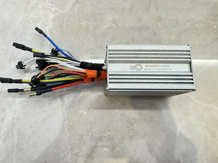 Contrôleur 60V 30A * 2 pour pièces de rechange de scooter électrique à double moteur Dualtron victor
