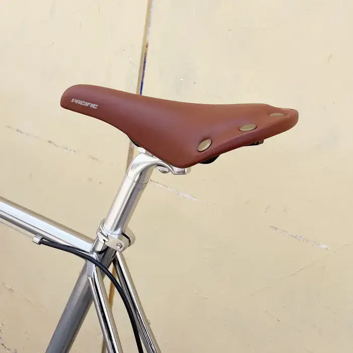 Selle de vélo vintage rivetée marron et colorée pour vélo de route pliant ou pignon fixe confort souple et robuste