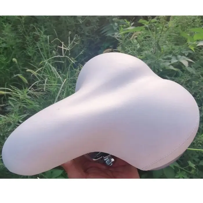 Selle de vélo blanche avec ressort