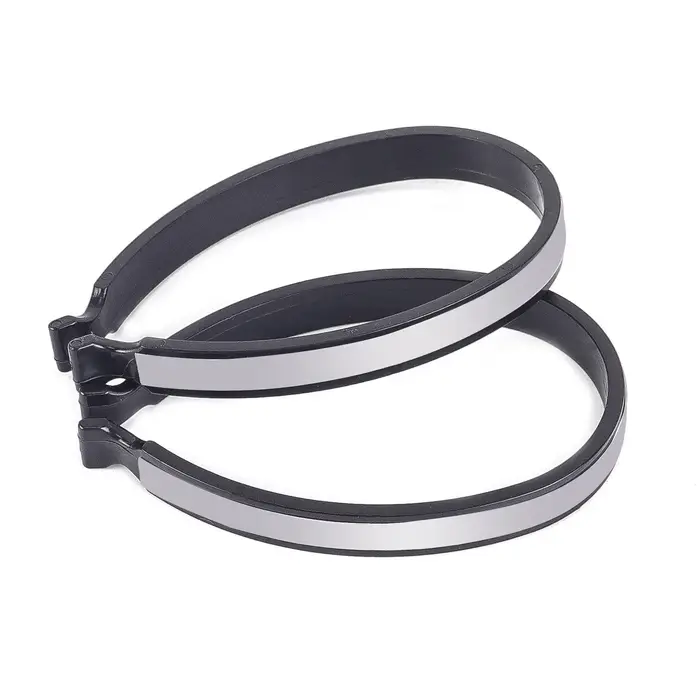Une paire de clips réfléchissants pour pantalon de vélo