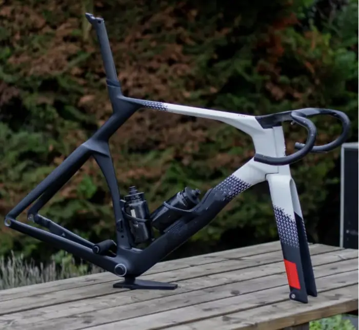 Cadre de vélo de route en carbone Y1RS de haute qualité, support inférieur BSA, routage entièrement 