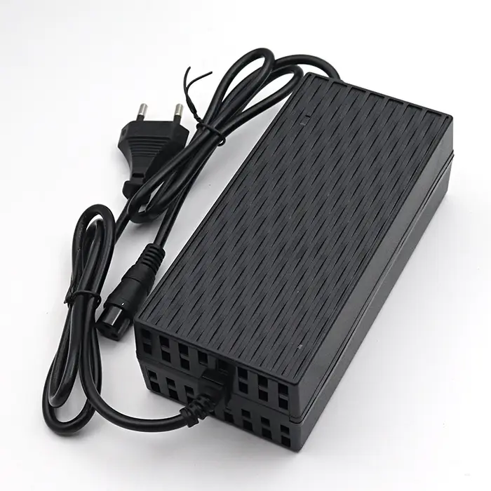 Chargeur universel de batterie au Lithium pour vélo électrique