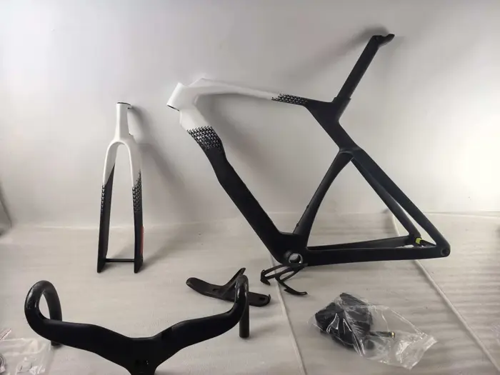 Nouveau cadre de vélo de route en carbone 2026 avec guidon aile de mouette