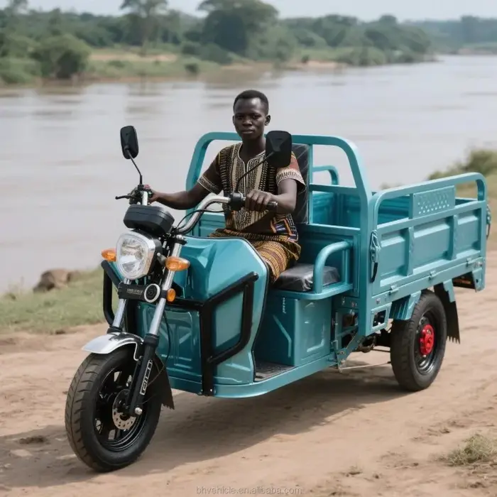Tricycle électrique polyvalent pour le transport routier