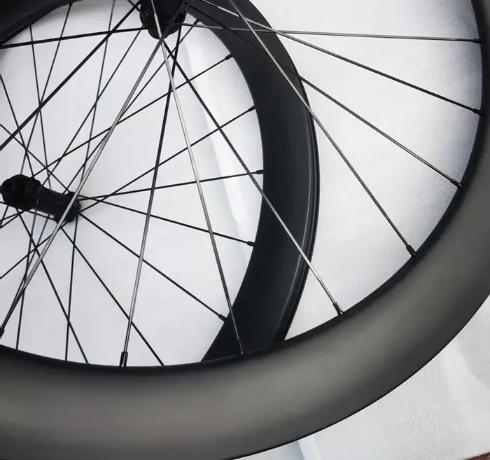 Jeu de roues de vélo de route en carbone Clincher pour disque
