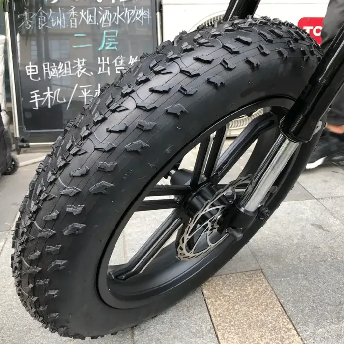 Pneu de motoneige et de plage pour vélo électrique