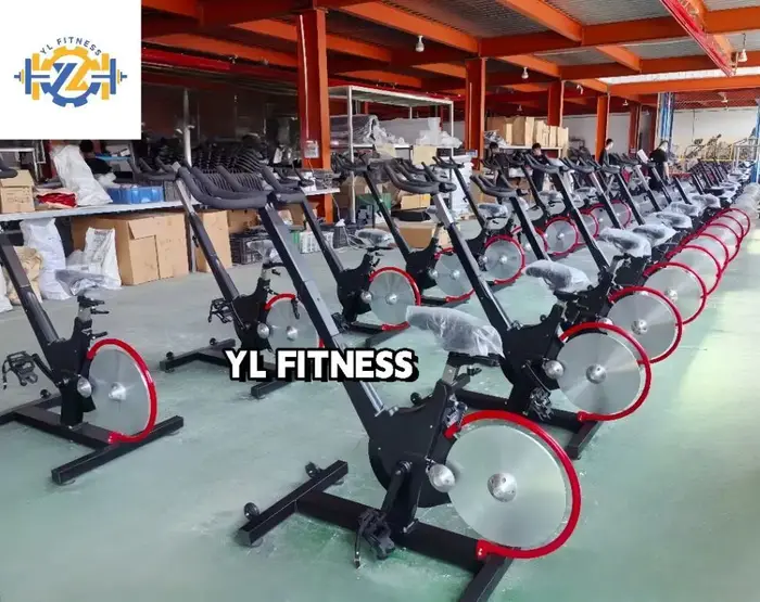 Vélo de spinning magnétique commercial silencieux pour l'intérieur
