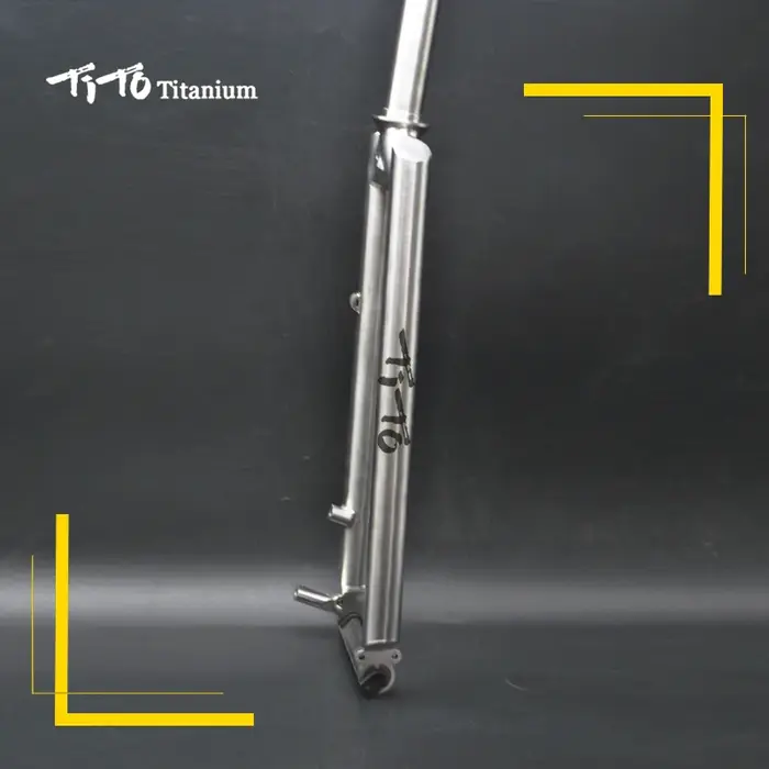 Fourche avant de vélo de montagne TiTo en alliage de titane Gr.9