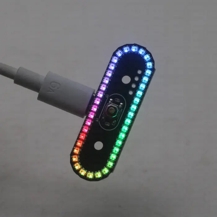Feu arrière coloré à 8 modes, modèle de flux lumineux LED sans fil, clignotant, dégradé de respiration, lampe rotative pour véhicules RC, avion, Drone