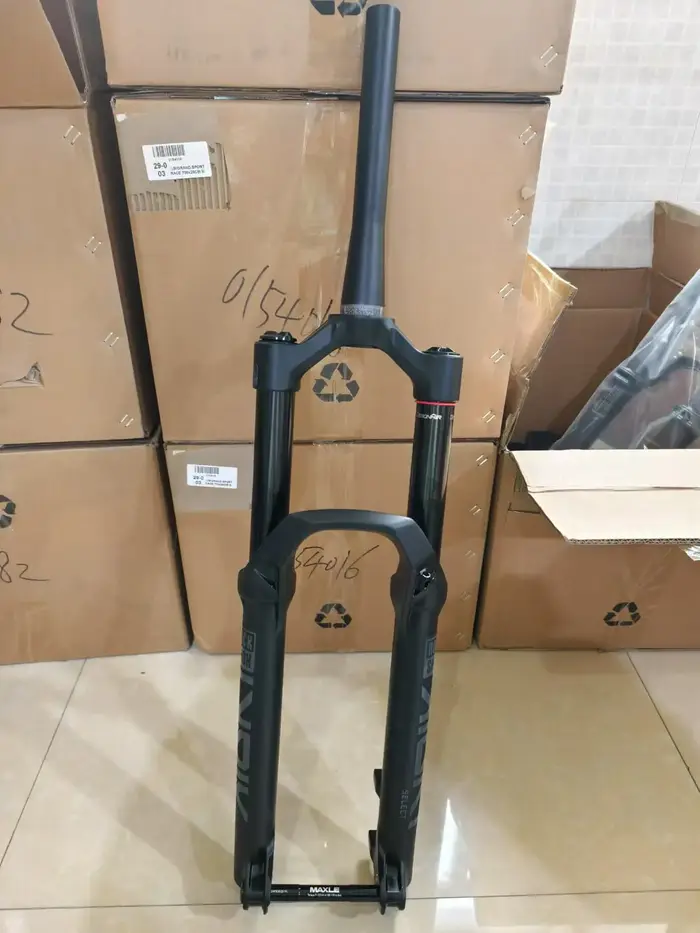 ROCKSHOX VTT fourche avant Lyrik Select Recon argent RL révélation RC huile et gaz