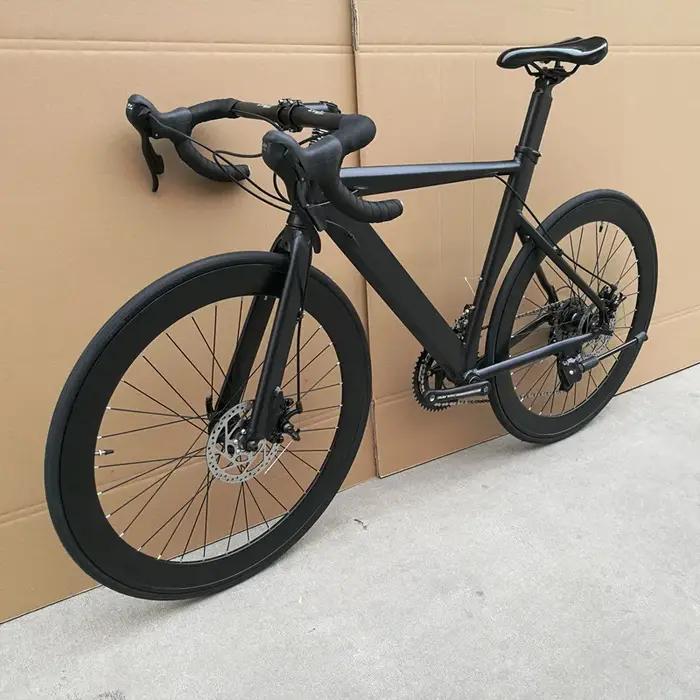 Vélo de route coupe-vent avec cadre en alliage d'aluminium