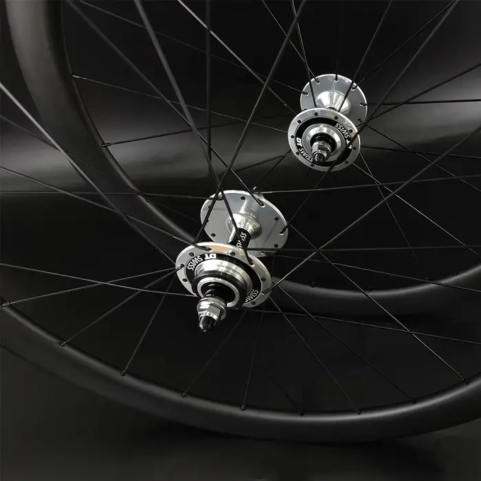 DT Swiss 370 – jeu de roues en carbone pour vélo de piste