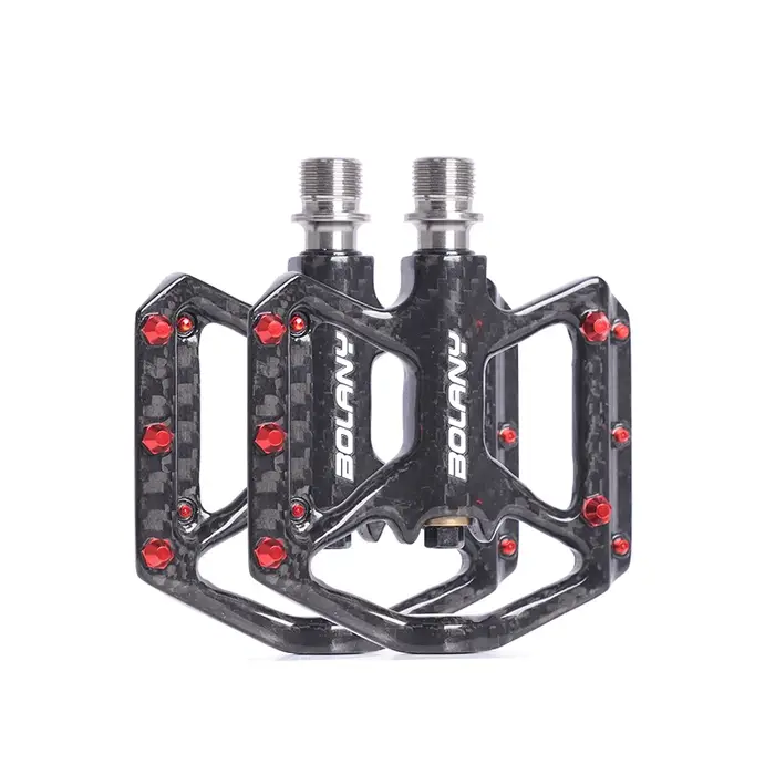 Pédales de vélo en fibre de carbone ultralégères coordonnantes