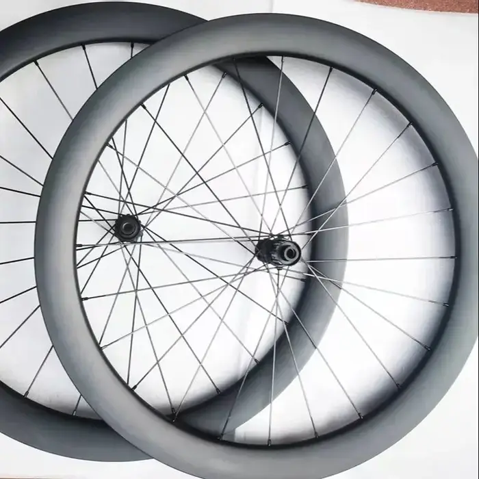 Jeu de roues de vélo de route en carbone Clincher pour disque