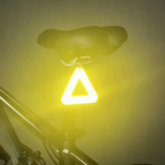 1 panneau triangulaire réfléchissant haute visibilité