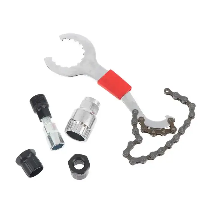 Kit d'outils de réparation de vélo avec accessoires complets, comprenant un extracteur de manivelle, un fouet à chaîne et une clé à pédale, pour la réparation de vélos de montagne et de route.