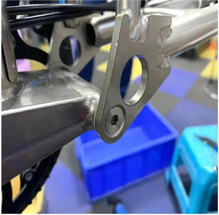 Cadre de vélo pliant en titane, boulons en Ti adaptés au Brompton