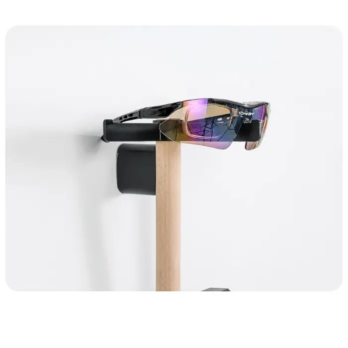 Support mural pour casque et lunettes de vélo avec barre en bois de hêtre rustique et options de fixation sécurisées pour la maison ou le garage