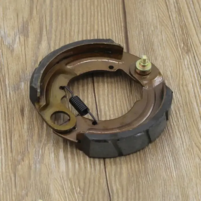Bloc de freins à sabot en fer pour moto et scooter électrique type 90 100 110 pièces de rechange haute qualité pour freinage sécurisé