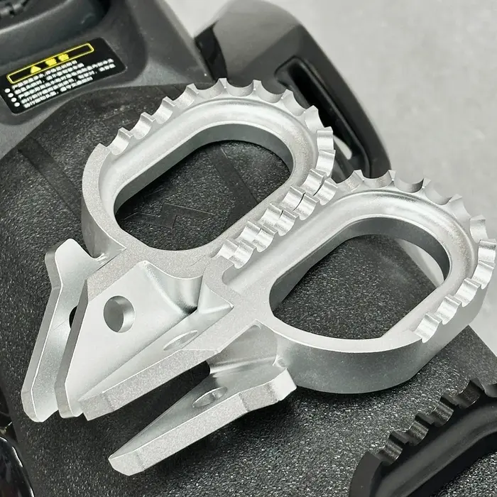 Super Ebike Ultra Bee : Repose-pieds en alliage d'aluminium léger