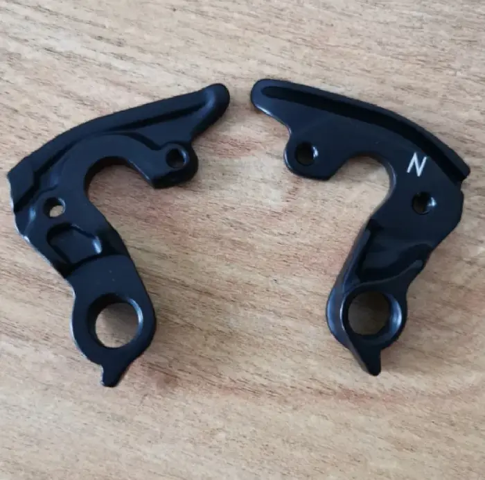 Support de dérailleur de vélo avec vis