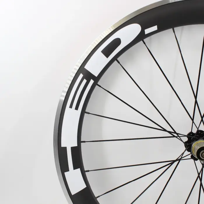 Paire de roues de vélo de route en carbone UD mat