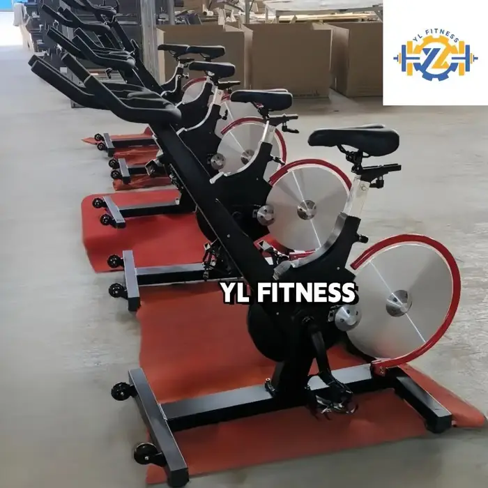 Vélo de spinning magnétique commercial silencieux pour l'intérieur