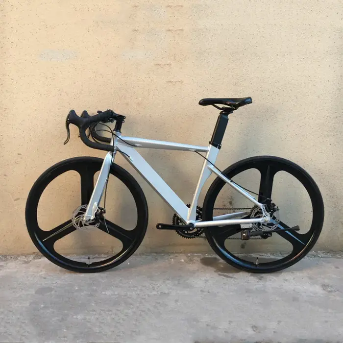 Vélo de route en alliage d'aluminium double frein à disque pour étudiants et adultes