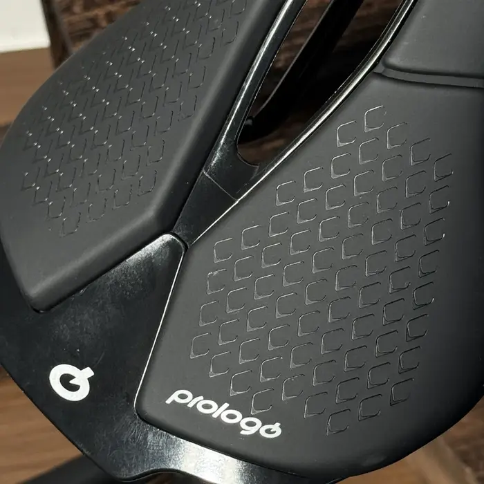 Selle de vélo de route Prologo Scratch M5 250x140 ou 250x147mm Rail Tirox et acier allié T2.0